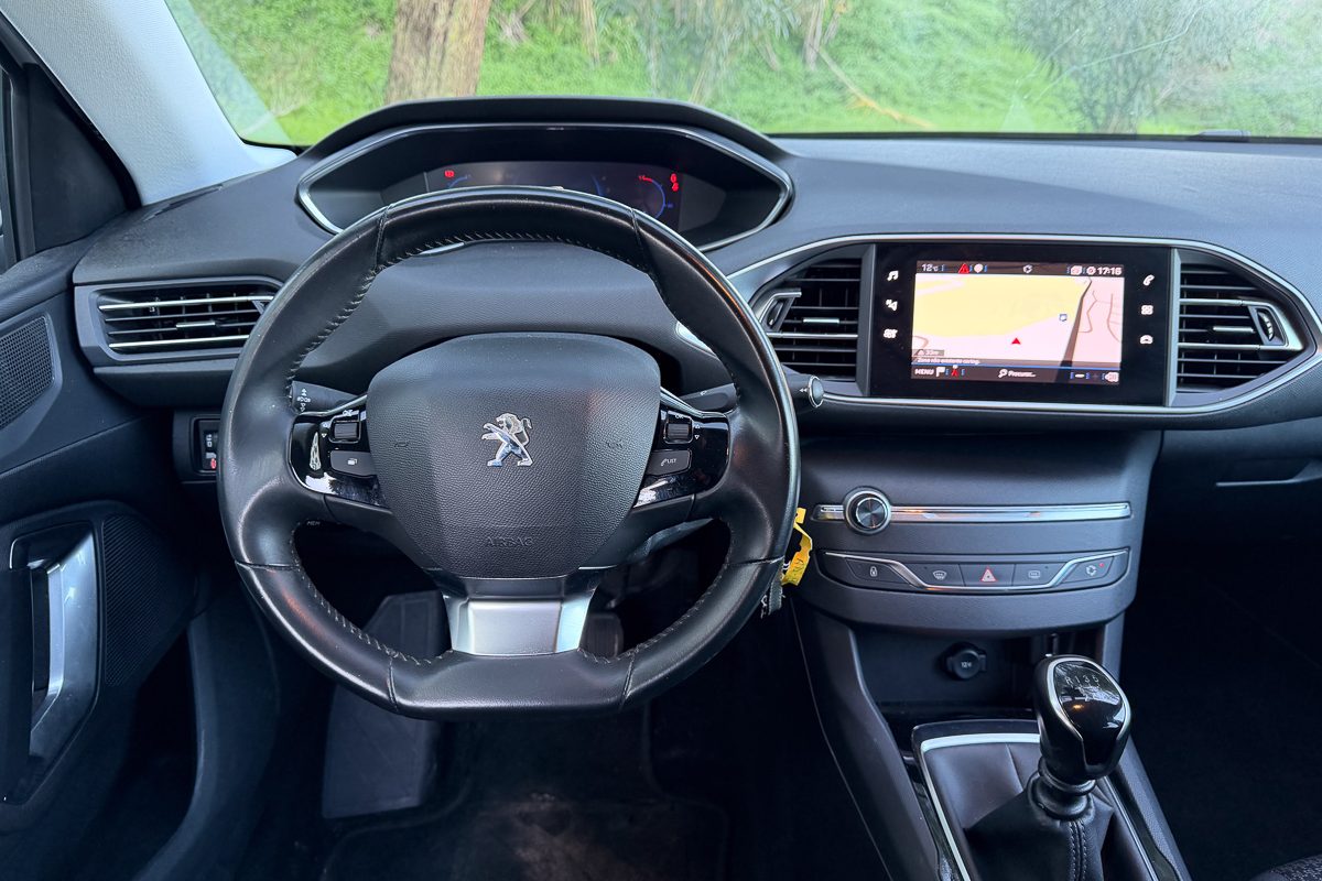 Peugeot 308 AD-95-IU-11