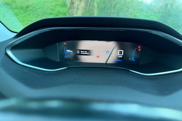 Peugeot 308 AD-95-IU-12