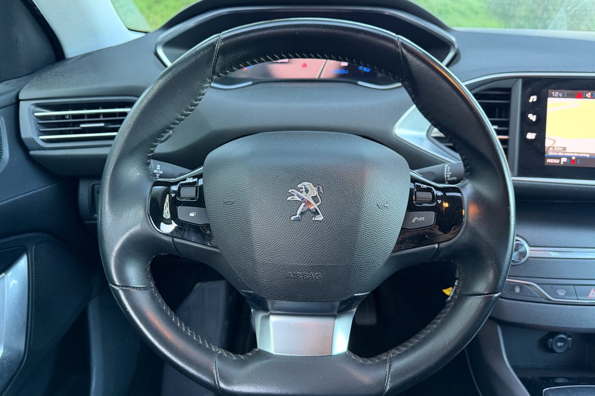 Peugeot 308 AD-95-IU-13