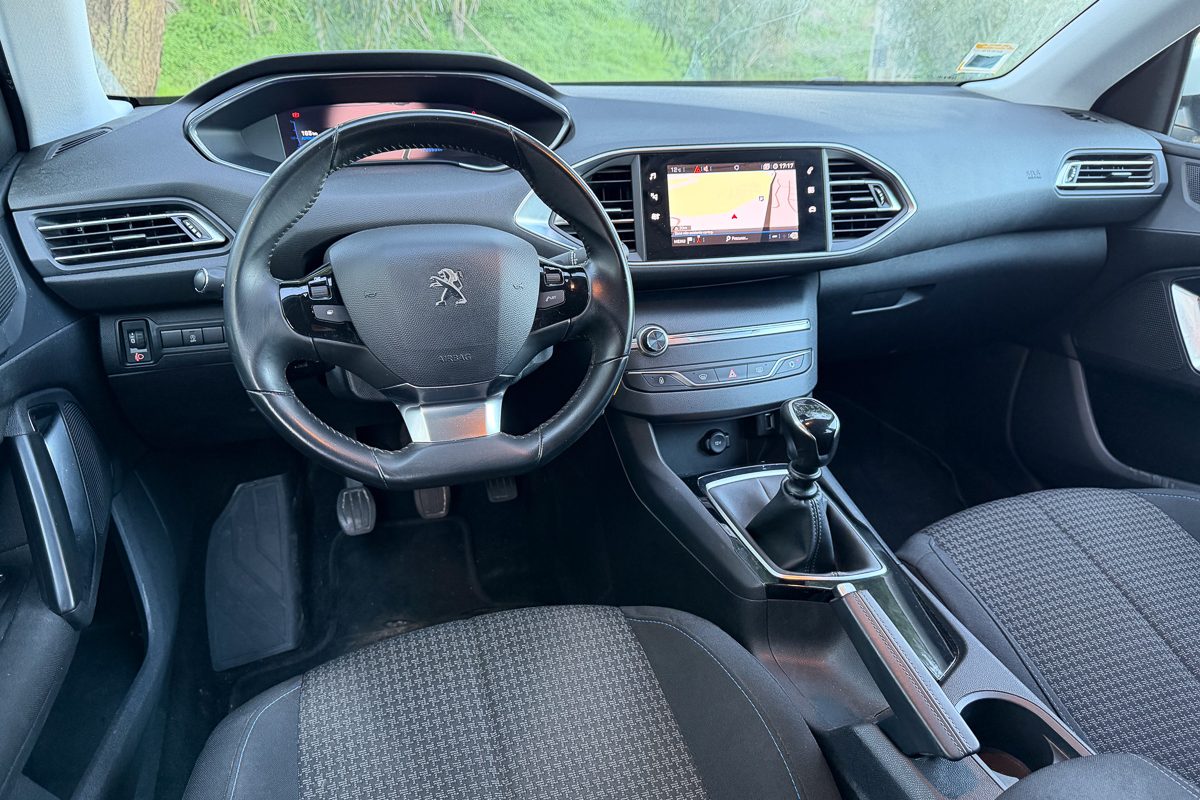 Peugeot 308 AD-95-IU-14