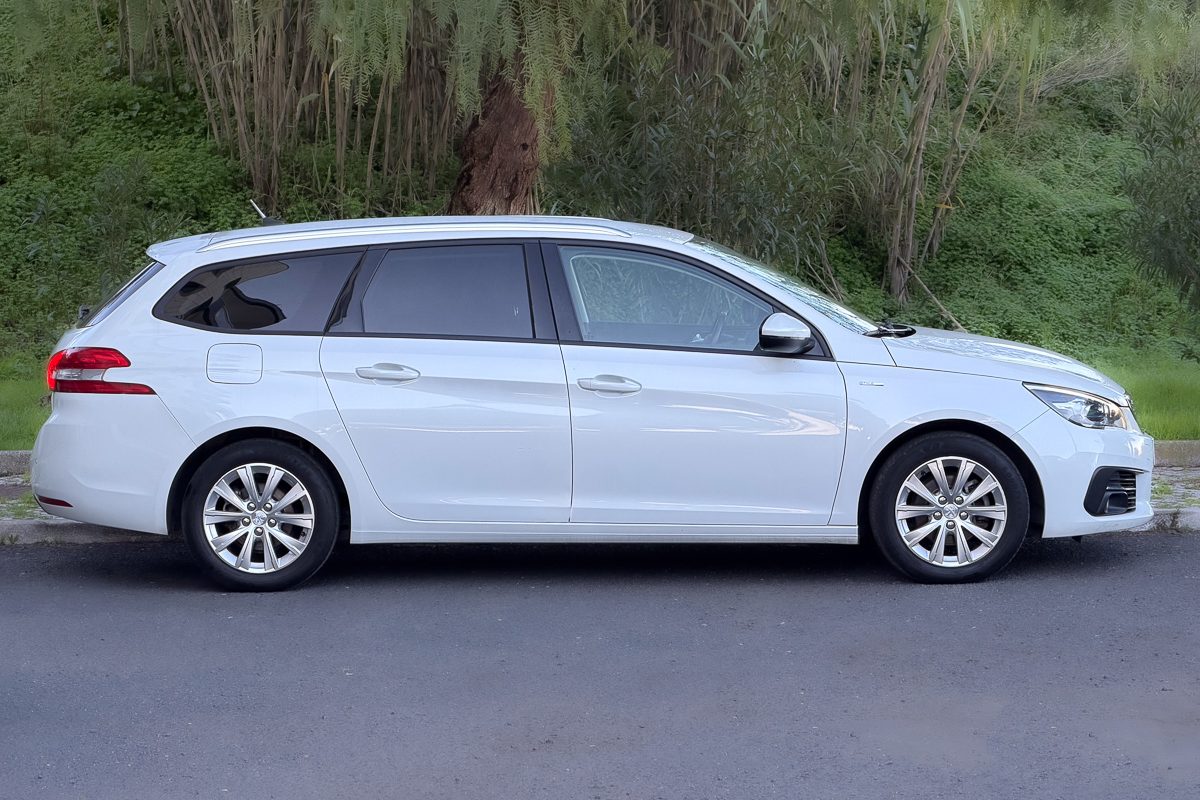 Peugeot 308 AD-95-IU-22