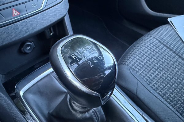 Peugeot 308 AD-95-IU-4