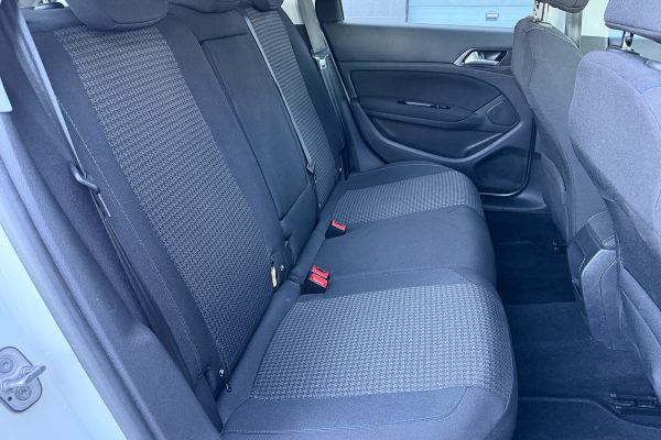 Peugeot 308 AD-95-IU-7