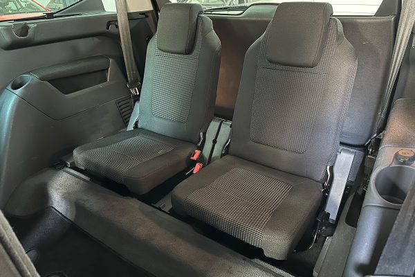 Peugeot 5008 1.6 hdi 63-IR-92-8