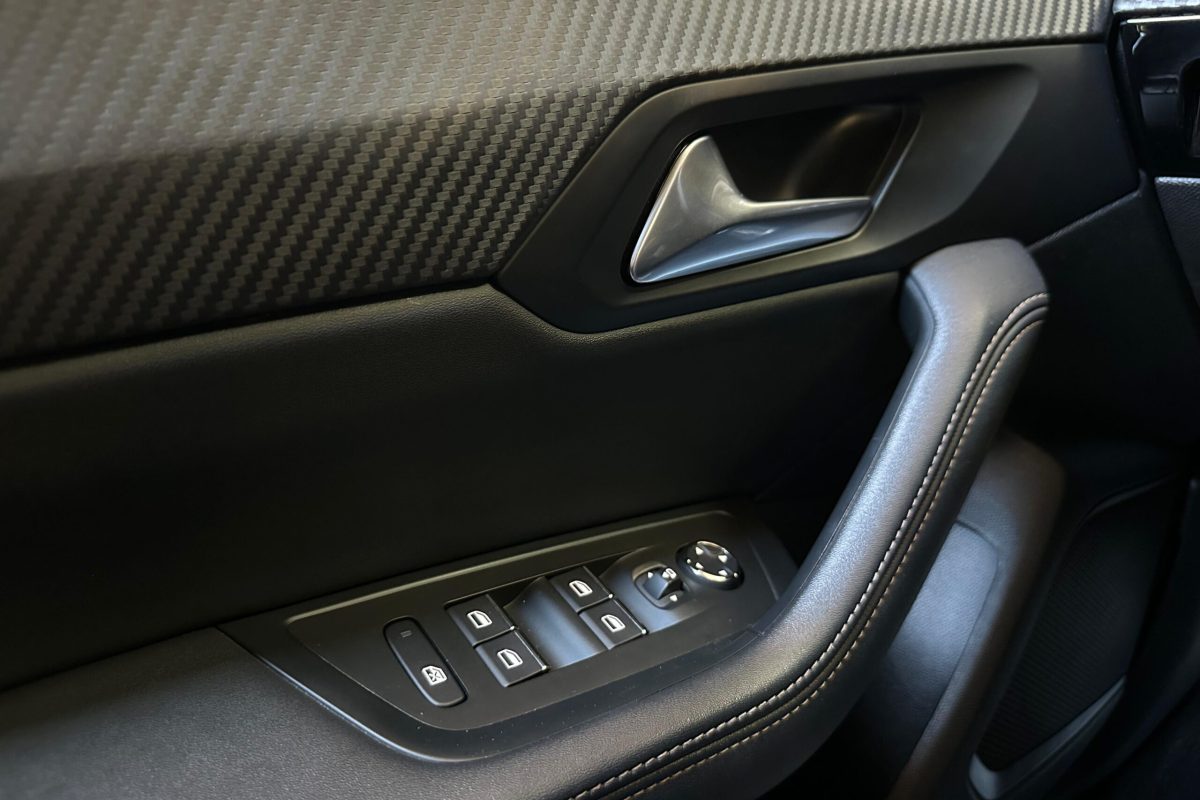 Peugeot 508 sw gt Hybrid -31