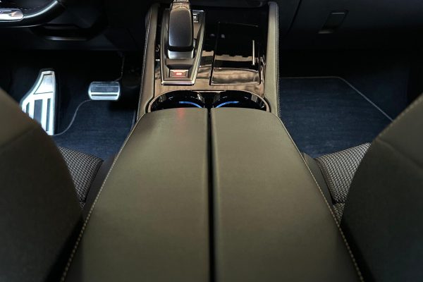 Peugeot 508 sw gt Hybrid -37