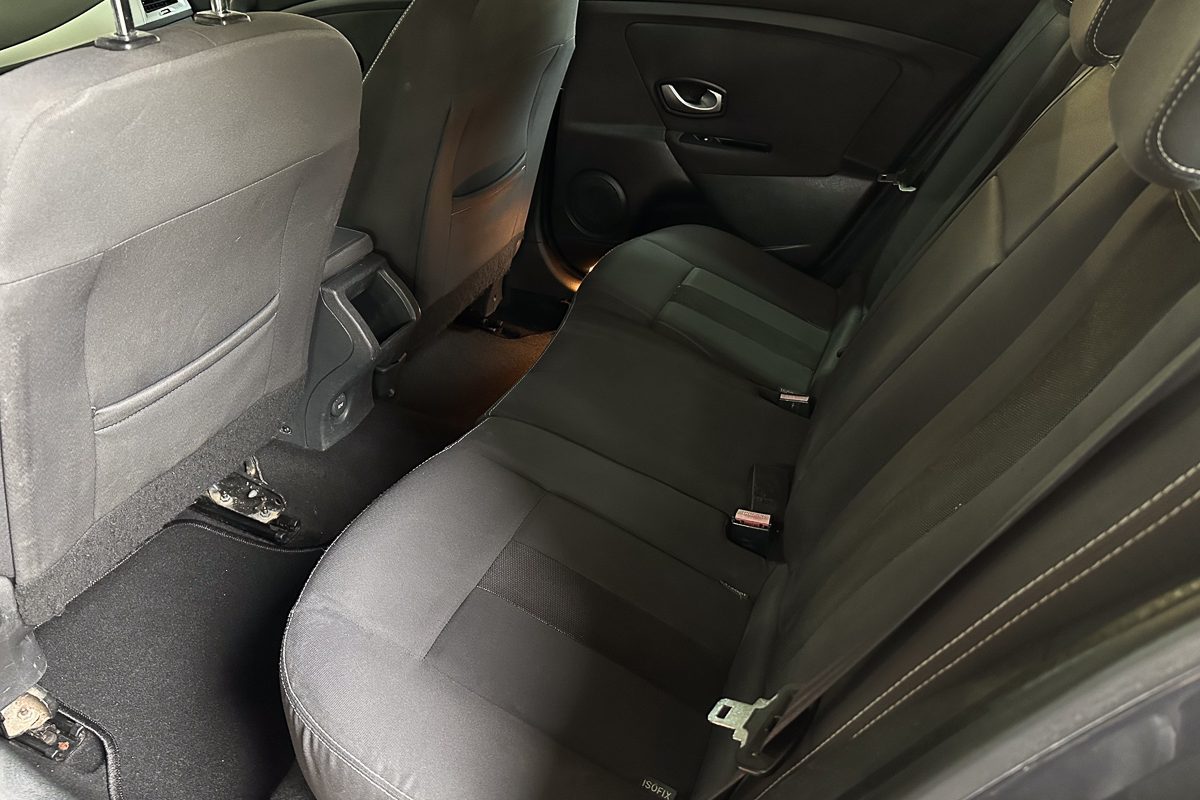 Renault Megane 32-LO-63-15