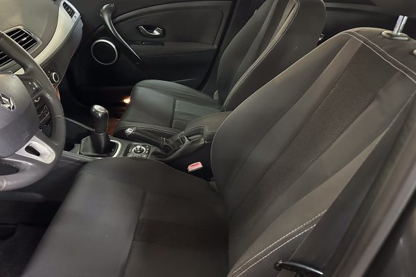 Renault Megane 32-LO-63-16