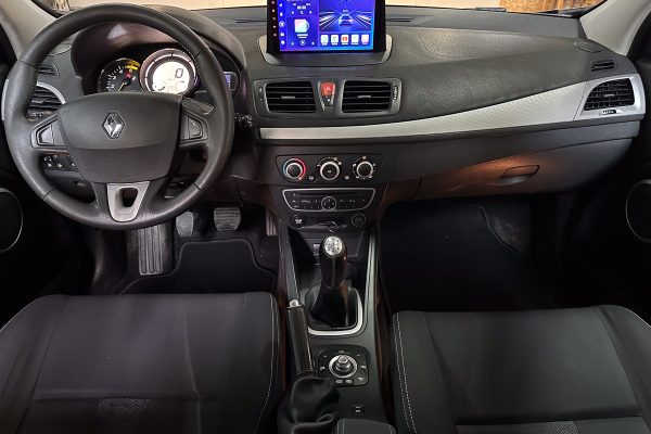 Renault Megane 32-LO-63