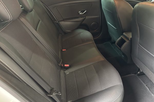 Renault Megane 70-OU-43-16