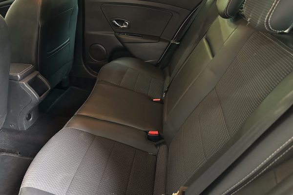 Renault Megane 70-OU-43-18