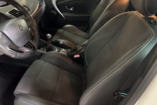 Renault Megane 70-OU-43-19