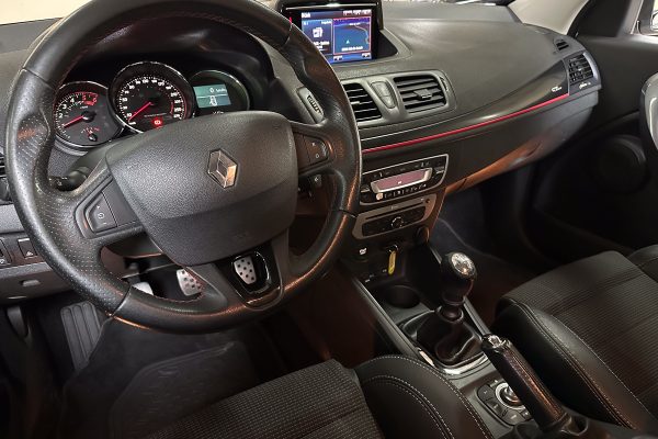 Renault Megane 70-OU-43-4