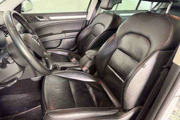 SKODA SUPERB 23-QG-02-7