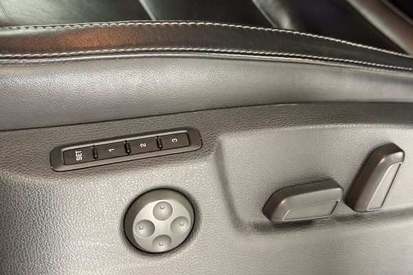 SKODA SUPERB 23-QG-02-8