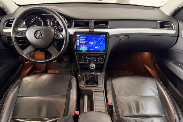 SKODA SUPERB 23-QG-02-9