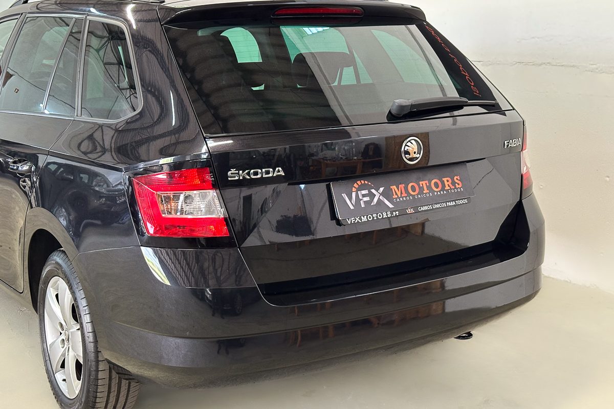 Skoda Fabia 77-RD-57-17