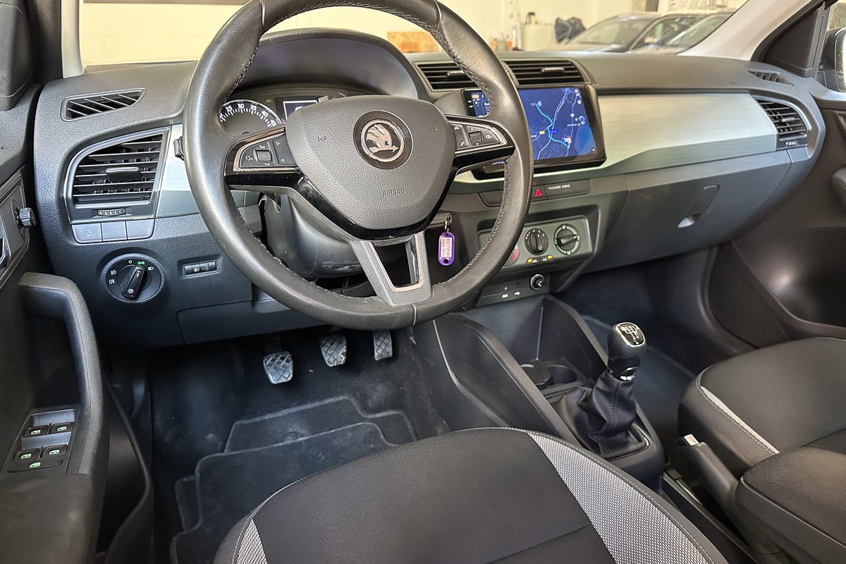 Skoda Fabia 77-RD-57-19