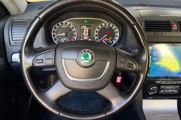 Skoda Octavia 86-LA-09-28