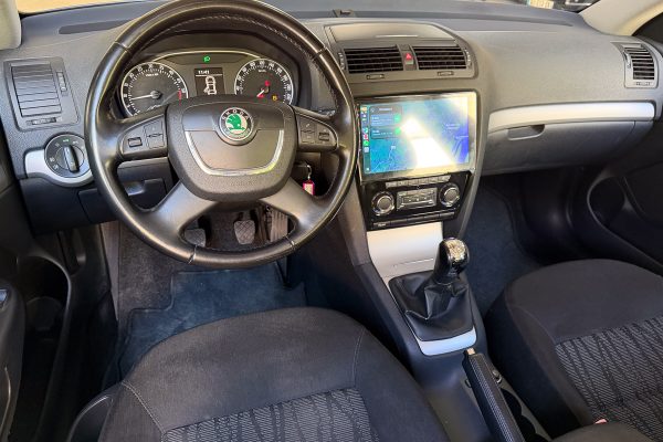 Skoda Octavia 86-LA-09-30