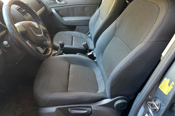 Skoda Yeti 89-JU-98-21