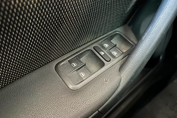 Skoda Yeti 89-JU-98-4