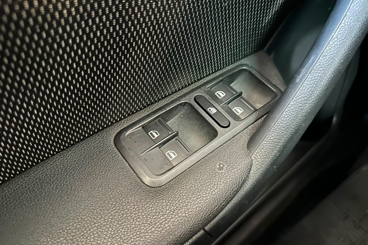 Skoda Yeti 89-JU-98-4