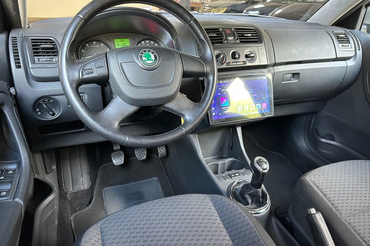 Skoda fabia 23-JJ-68