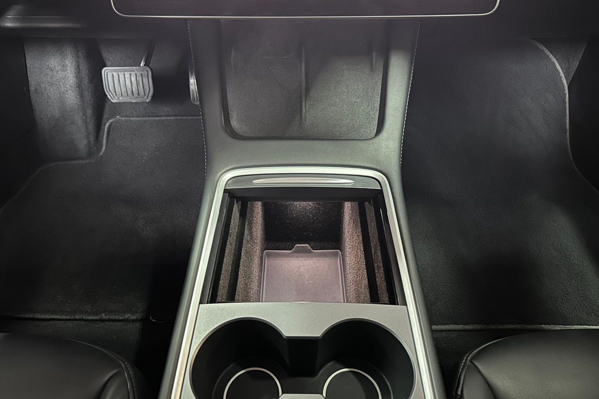 TESLA MODEL 3 LONG RANGE-16