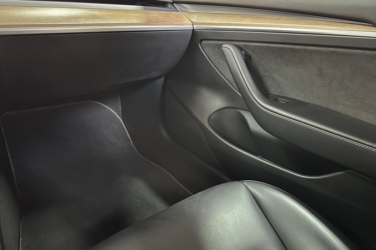 TESLA MODEL 3 LONG RANGE-18