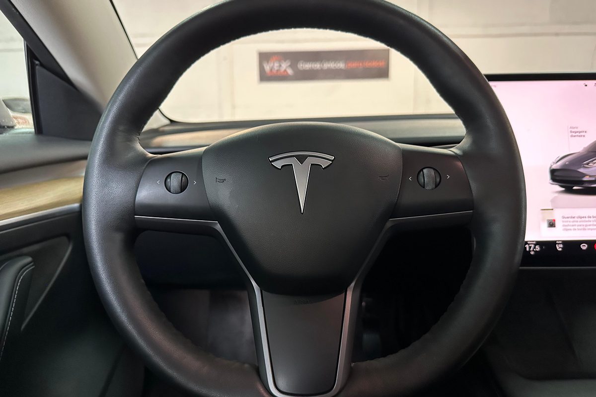 TESLA MODEL 3 LONG RANGE-29