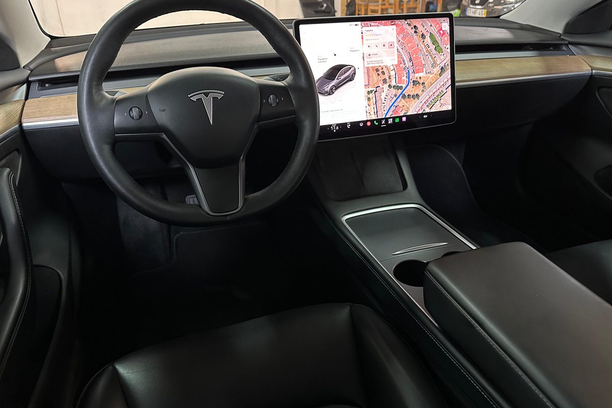 TESLA MODEL 3 LONG RANGE-32