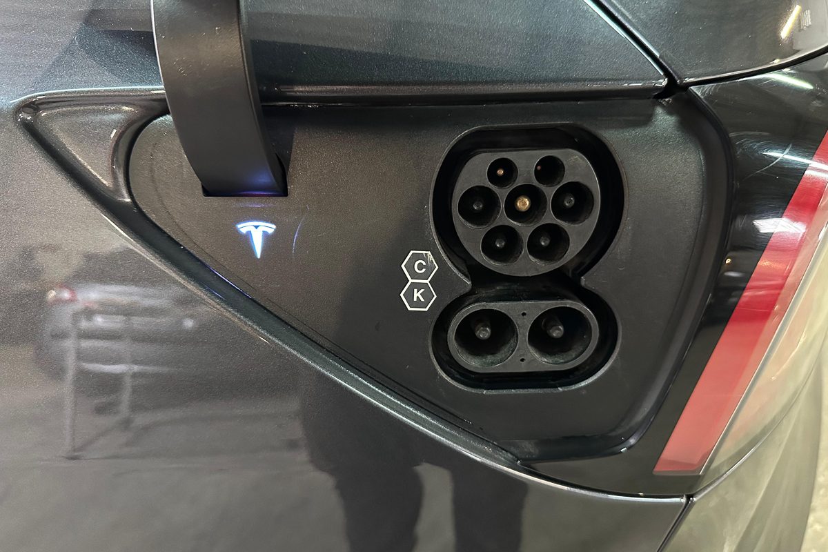 TESLA MODEL 3 LONG RANGE-38