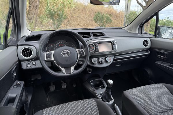TOYOTA YARIS-10