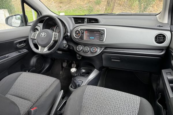 TOYOTA YARIS-11