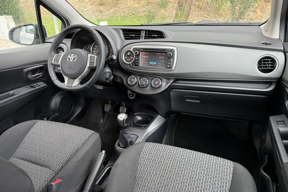TOYOTA YARIS-11