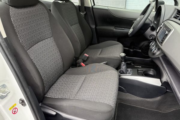 TOYOTA YARIS-12