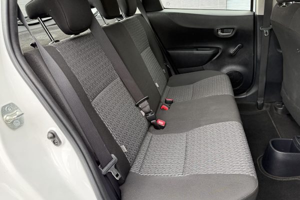 TOYOTA YARIS-13