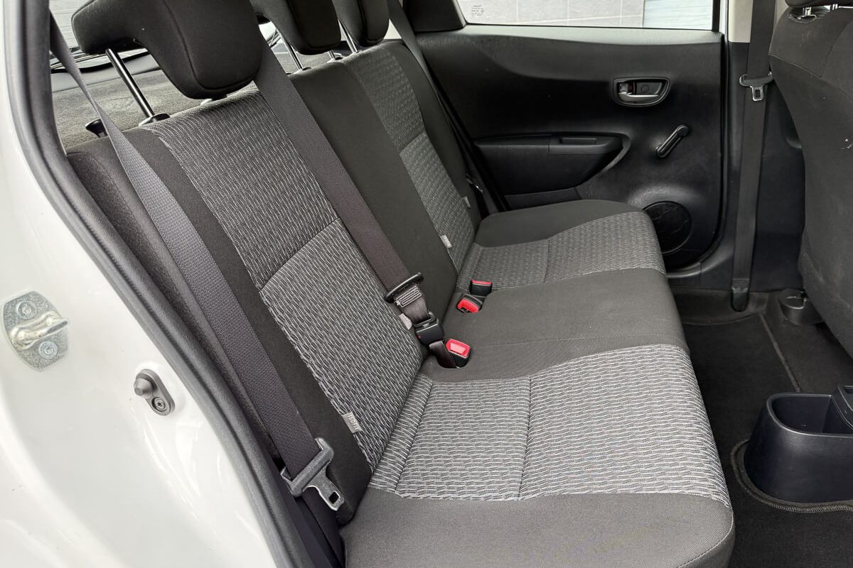 TOYOTA YARIS-13