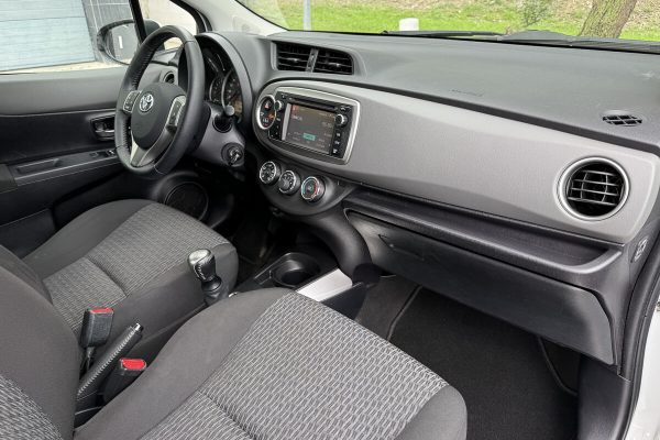 TOYOTA YARIS-14
