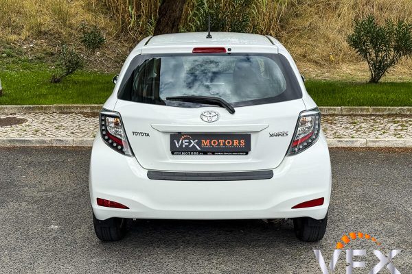 TOYOTA YARIS-16
