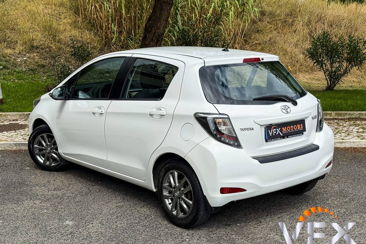 TOYOTA YARIS-17