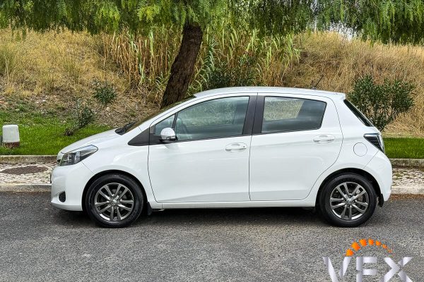 TOYOTA YARIS-25