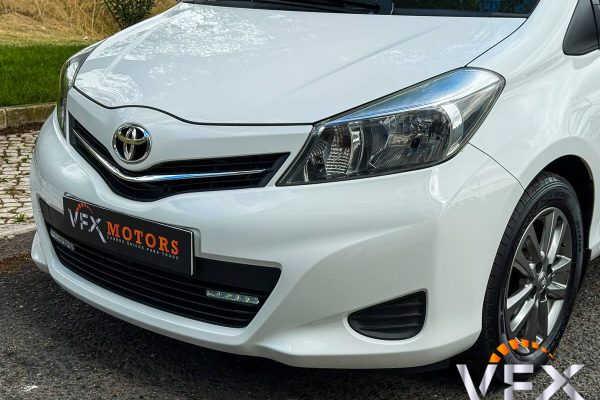 TOYOTA YARIS-26