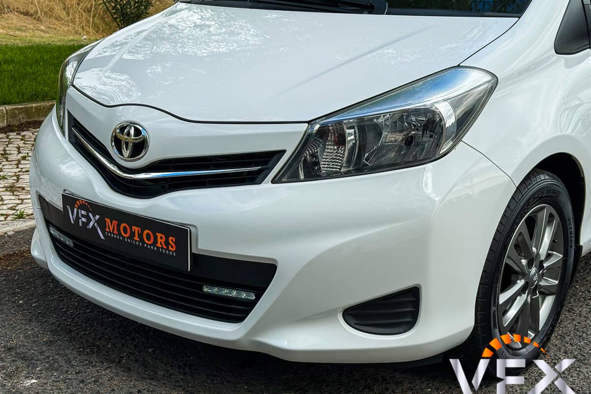 TOYOTA YARIS-26