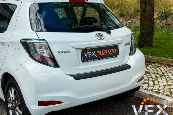 TOYOTA YARIS-27