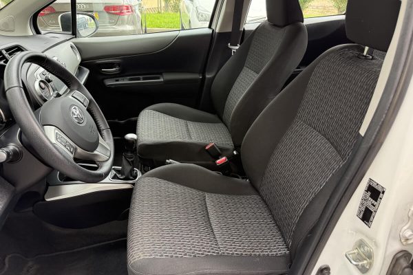TOYOTA YARIS-3