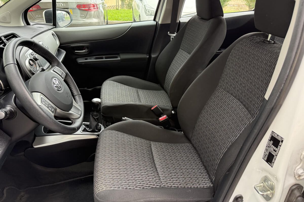 TOYOTA YARIS-3