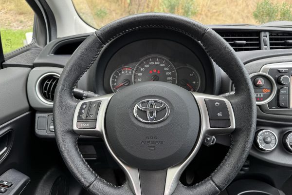 TOYOTA YARIS-6