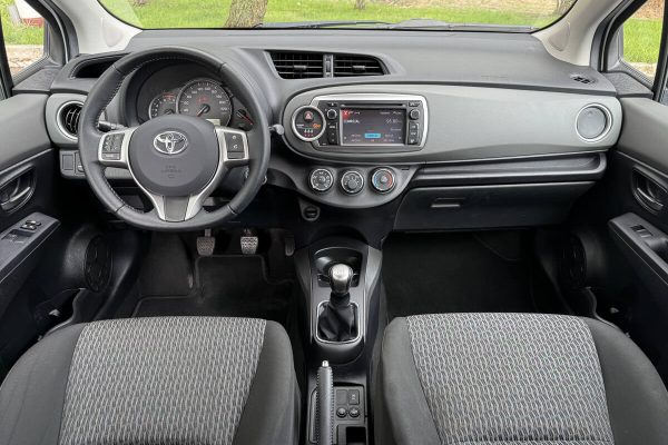 TOYOTA YARIS-7